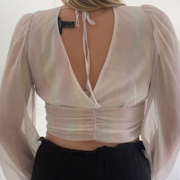 Sheet sleeved crop top. White with subtle touch of rainbow/irredentist glint. - Picture 5 of 6